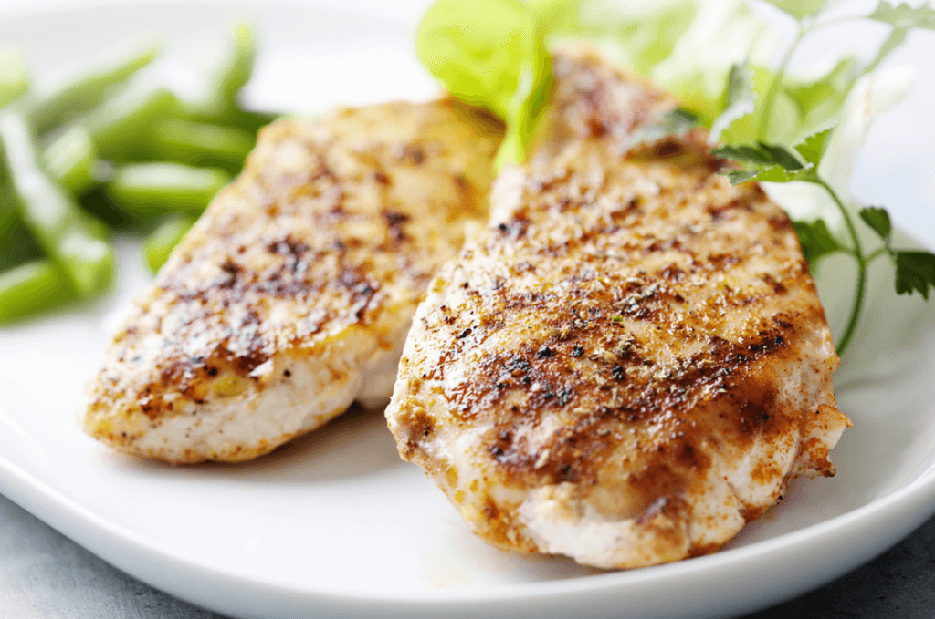 Pollo a la plancha con ensalada