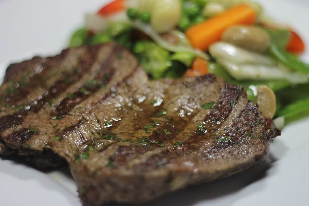 Cojinova frita con ensalada
